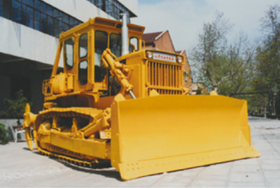 山推推土机累计销量突破2000台;被国家经贸部批准为进出口自营权企业。