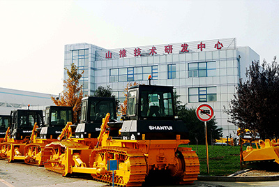 2009年,山推研发中心被国家人事部批准设立博士后科研工作站,同年召开首届科技创新大会。